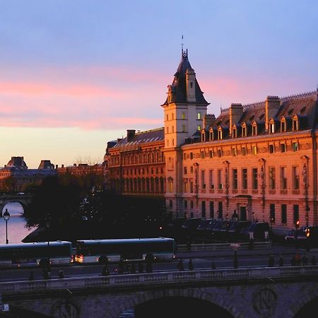 Two Bedroom Luxury Apartment - Balcony With View Of Notre Dame Paris Exteriör bild