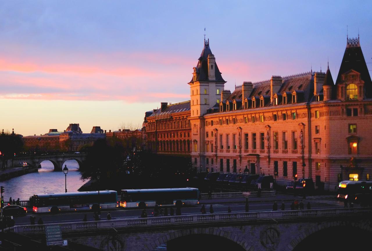 Two Bedroom Luxury Apartment - Balcony With View Of Notre Dame Paris Exteriör bild