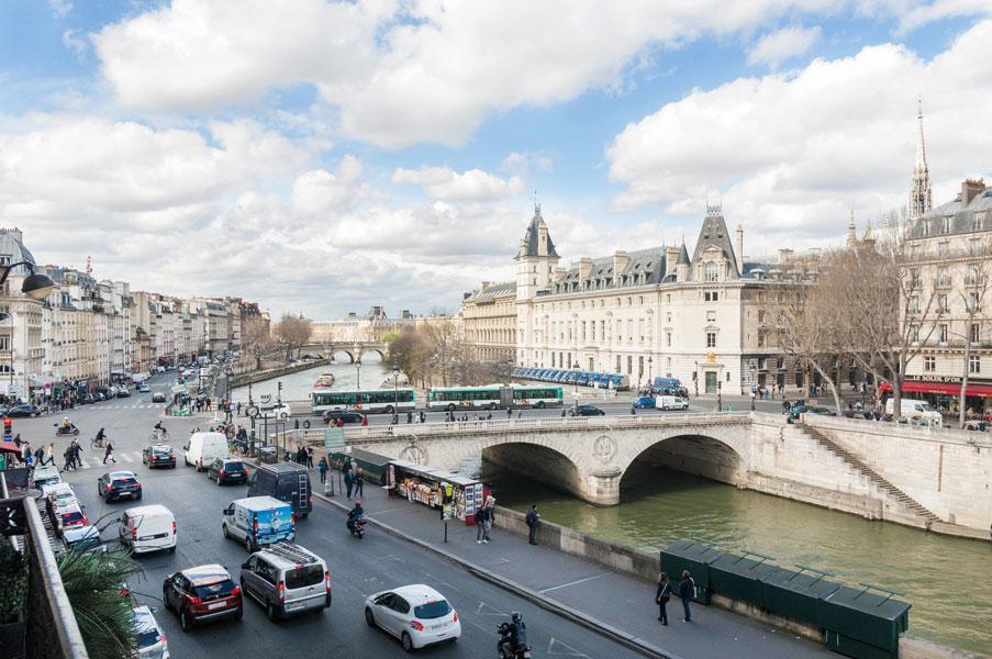 Two Bedroom Luxury Apartment - Balcony With View Of Notre Dame Paris Exteriör bild