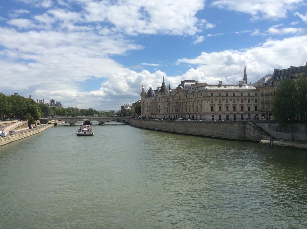 Two Bedroom Luxury Apartment - Balcony With View Of Notre Dame Paris Exteriör bild