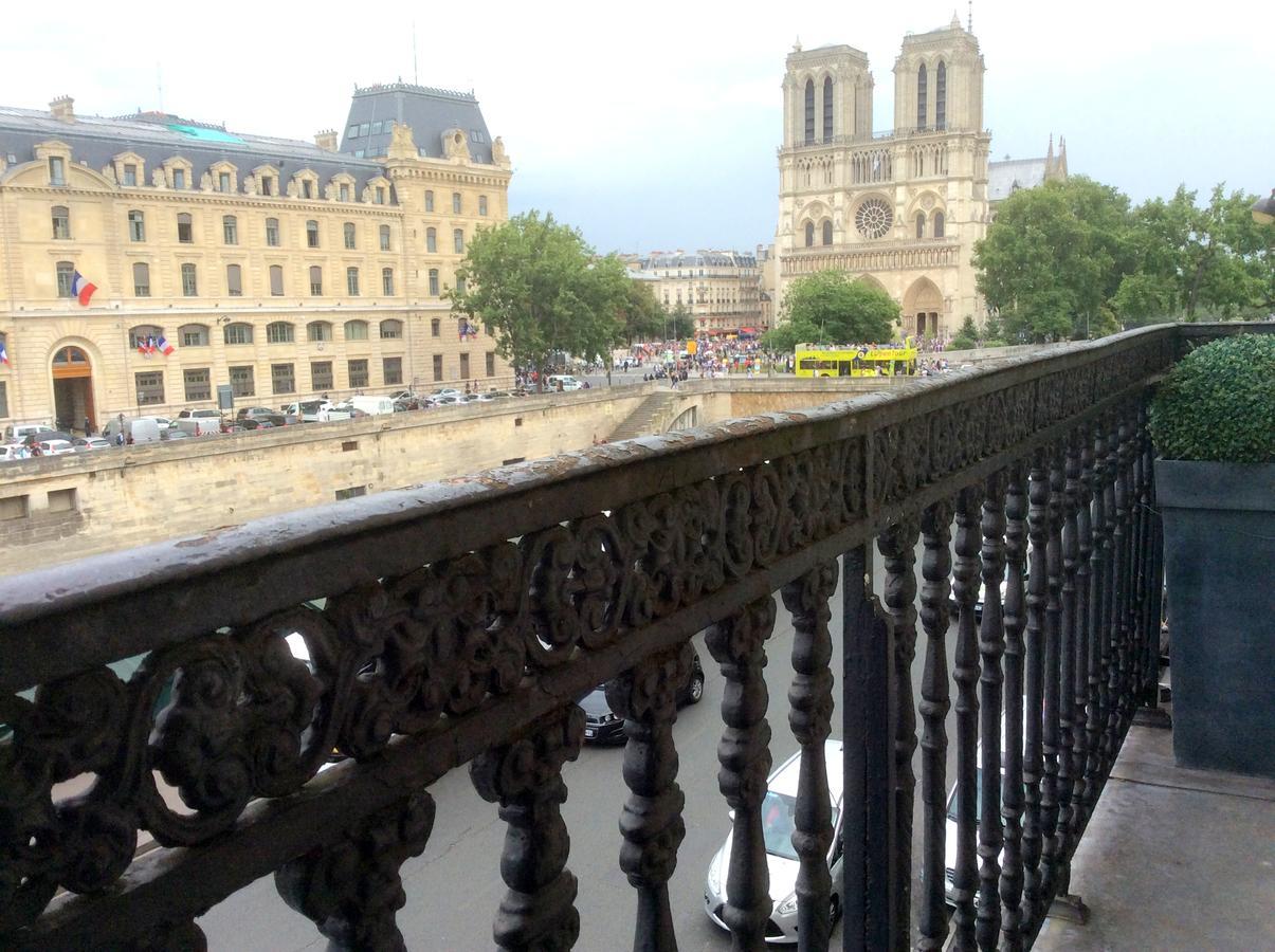 Two Bedroom Luxury Apartment - Balcony With View Of Notre Dame Paris Exteriör bild