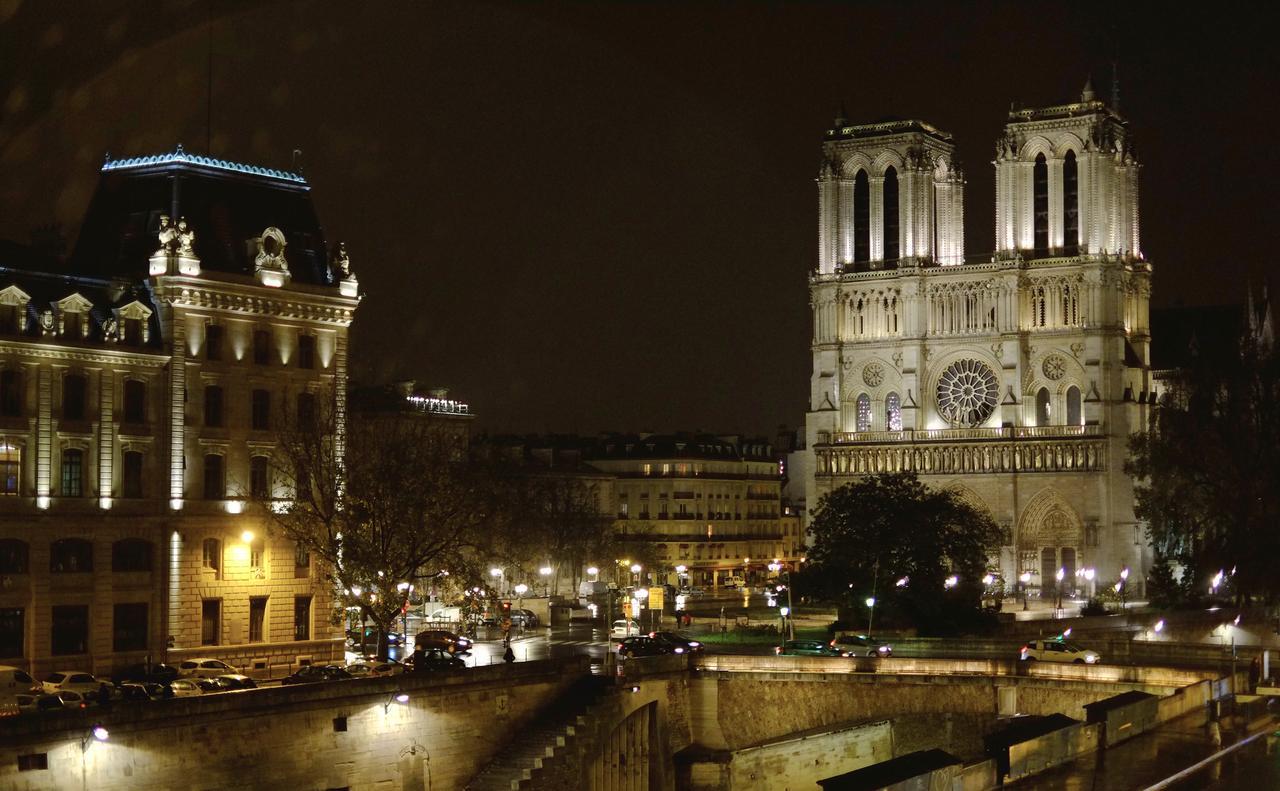 Two Bedroom Luxury Apartment - Balcony With View Of Notre Dame Paris Exteriör bild