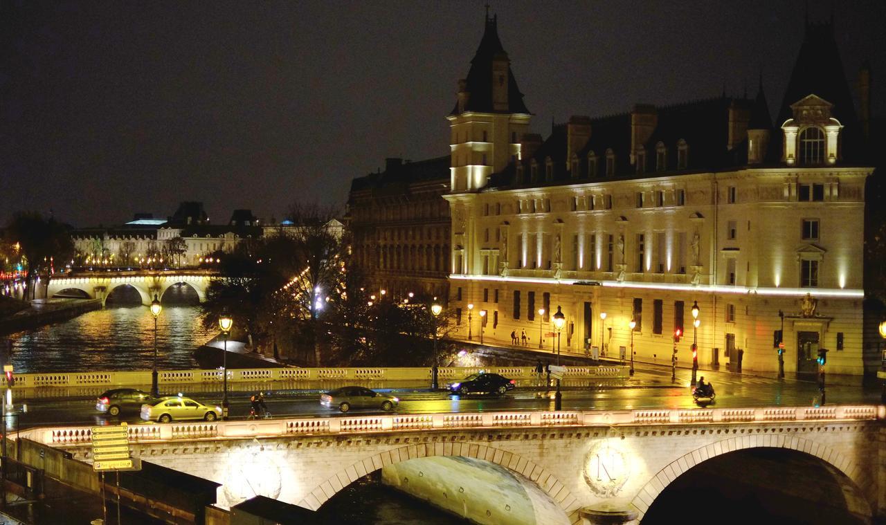 Two Bedroom Luxury Apartment - Balcony With View Of Notre Dame Paris Exteriör bild